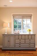 Luxury Estate With Sparkling Pool & Elegant Amenities