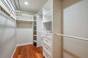 Luxury Estate With Sparkling Pool & Elegant Amenities