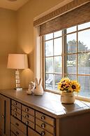 Luxury Estate With Sparkling Pool & Elegant Amenities