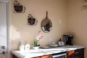 Luxury Estate With Sparkling Pool & Elegant Amenities