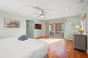 Luxury Estate With Sparkling Pool & Elegant Amenities