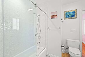 Luxury Estate With Sparkling Pool & Elegant Amenities