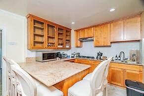 Monterey Park Retreat: Spectacular Views & Comfort