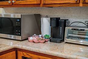 Monterey Park Retreat: Spectacular Views & Comfort