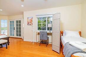 Monterey Park Retreat: Spectacular Views & Comfort