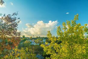 Monterey Park Retreat: Spectacular Views & Comfort