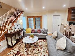 Monterey Park Retreat: Spectacular Views & Comfort