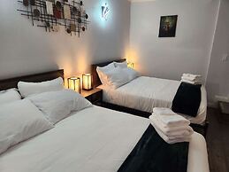 Monterey Park Retreat: Spectacular Views & Comfort