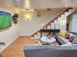 Monterey Park Retreat: Spectacular Views & Comfort