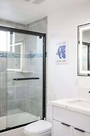 Not Affected by the Fire/modern Spacious Home With Parking & Fully Equ