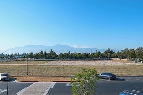 Chic Modern Retreat With Stunning Views 1360 Sqft