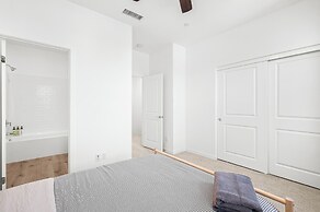 Chic Modern Retreat With Stunning Views 1360 Sqft