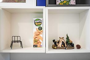 Chic Modern Retreat With Stunning Views 1360 Sqft