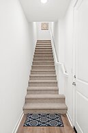 Chic Modern Retreat With Stunning Views 1360 Sqft