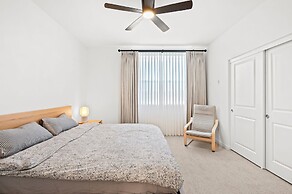 Chic Modern Retreat With Stunning Views 1360 Sqft