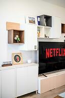 Chic Modern Retreat With Stunning Views 1360 Sqft