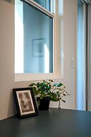 Chic Modern Retreat With Stunning Views 1360 Sqft