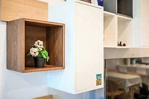 Chic Modern Retreat With Stunning Views 1360 Sqft