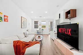 Chic Modern Retreat With Stunning Views 1360 Sqft