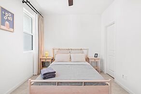 Chic Modern Retreat With Stunning Views 1360 Sqft