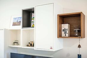 Chic Modern Retreat With Stunning Views 1360 Sqft