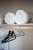 Chic Modern Retreat With Stunning Views 1360 Sqft