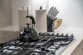 Master Bedroom With King Bed Central Location