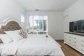 Master Bedroom With King Bed Central Location