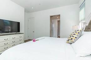 Master Bedroom With King Bed Central Location