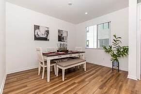 Master Bedroom With King Bed Central Location