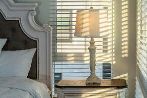 Master Bedroom With King Bed Central Location