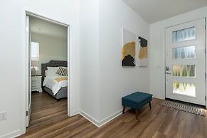 Master Bedroom With King Bed Central Location