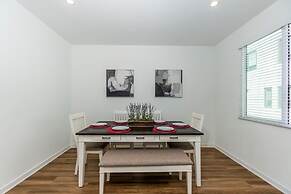 Master Bedroom With King Bed Central Location