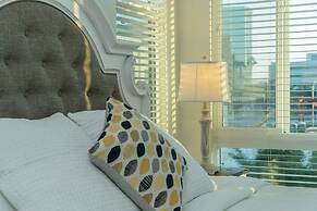 Master Bedroom With King Bed Central Location