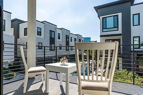 Master Bedroom With King Bed Central Location