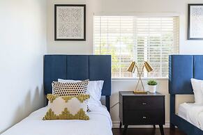 Elegant Retreat Modern Comforts, Prime Location