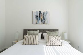 Elegant Retreat Modern Comforts, Prime Location