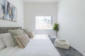 Elegant Retreat Modern Comforts, Prime Location