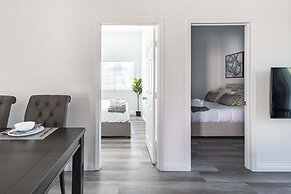 Elegant Retreat Modern Comforts, Prime Location