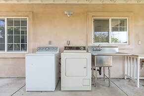 Elegant Retreat Modern Comforts, Prime Location