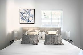 Elegant Retreat Modern Comforts, Prime Location