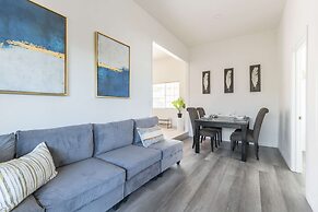 Elegant Retreat Modern Comforts, Prime Location