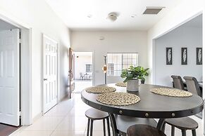 Elegant Retreat Modern Comforts, Prime Location