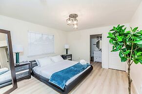 Not Affected by the Fire/elegant Pasadena Retreat Prime Comfort Awaits