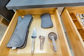 Not Affected by the Fire/elegant Pasadena Retreat Prime Comfort Awaits