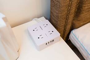 Not Affected by the Fire/elegant Pasadena Retreat Prime Comfort Awaits