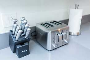 Not Affected by the Fire/elegant Pasadena Retreat Prime Comfort Awaits