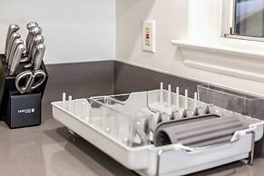 Not Affected by the Fire/elegant Pasadena Retreat Prime Comfort Awaits