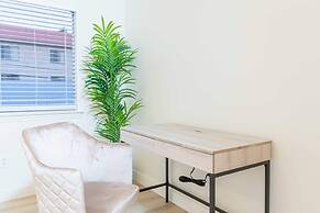 Not Affected by the Fire/elegant Pasadena Retreat Prime Comfort Awaits