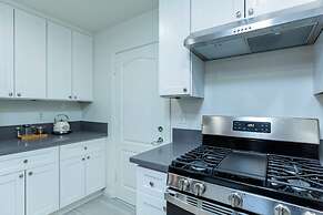 Not Affected by the Fire/elegant Pasadena Retreat Prime Comfort Awaits